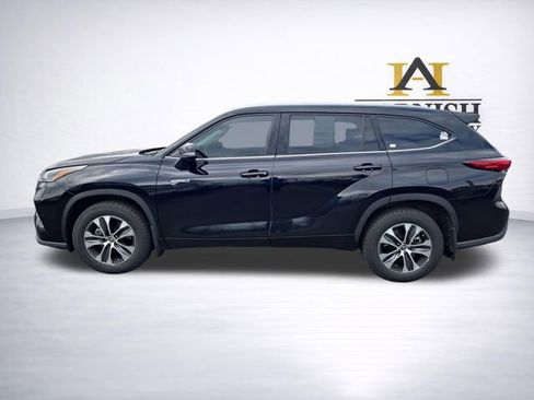 Used 2021 Toyota Highlander XLE AWD/4WD image 4