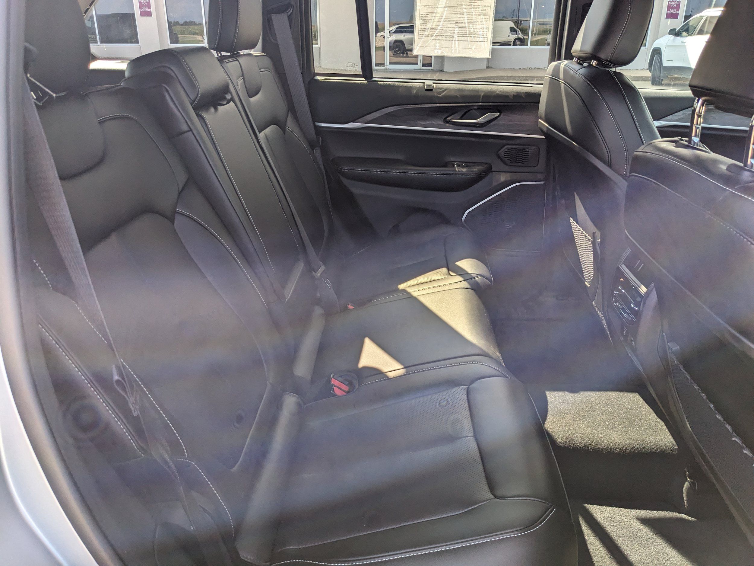 Used 2025 Jeep Grand Cherokee Limited w/ Luxury Tech Group II AWD/4WD image 46