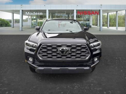 Used 2021 Toyota Tacoma TRD Off-Road w/ TRD Premium Off Road Package AWD/4WD image 8