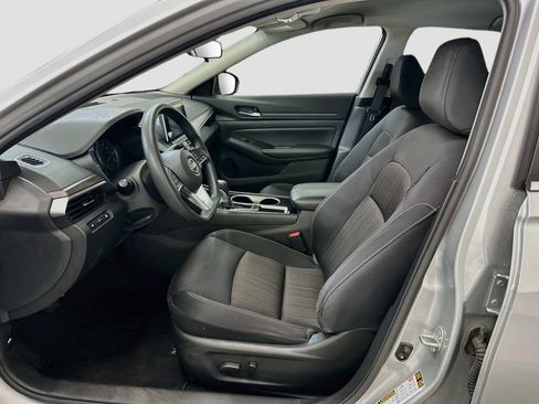 Used 2024 Nissan Altima 2.5 SV FWD image 13