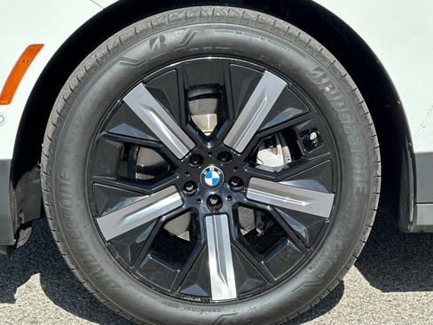 Used 2024 BMW iX xDrive50 w/ Premium Package image 33