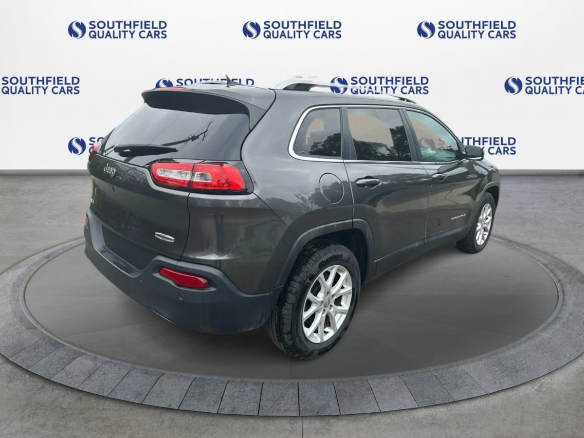 Used 2016 Jeep Cherokee Latitude w/ Safety/Convenience Group AWD/4WD image 7