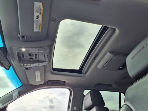 Used 2018 GMC Yukon Denali w/ Open Road Package image 9