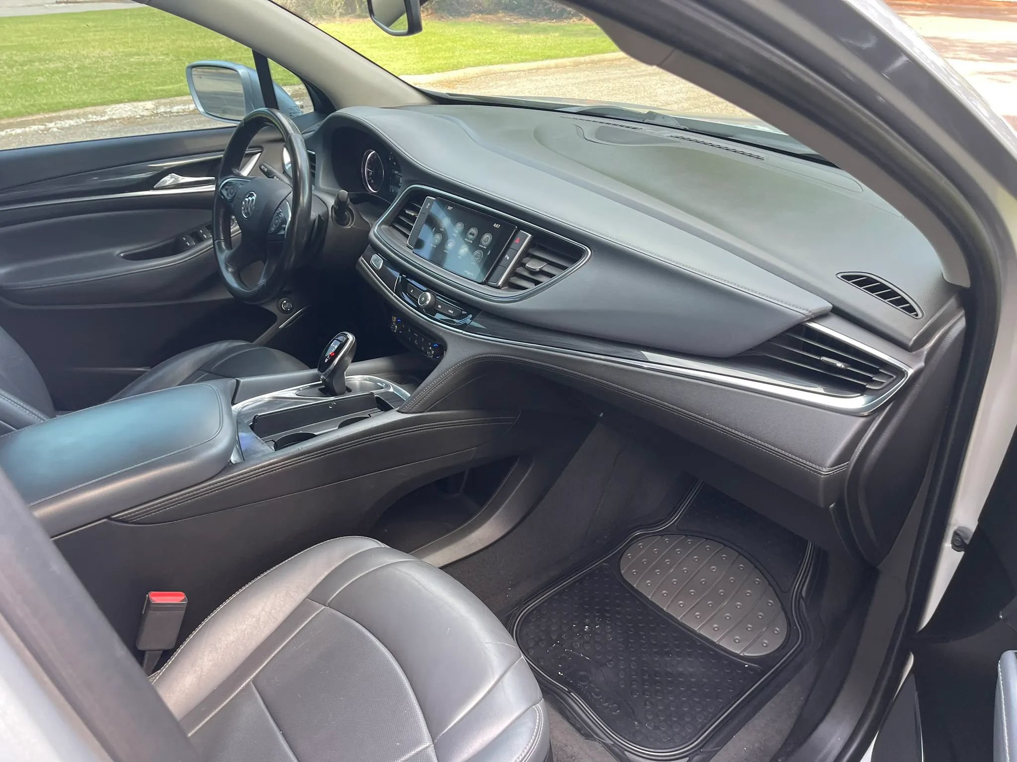 Used 2019 Buick Enclave Essence FWD image 14
