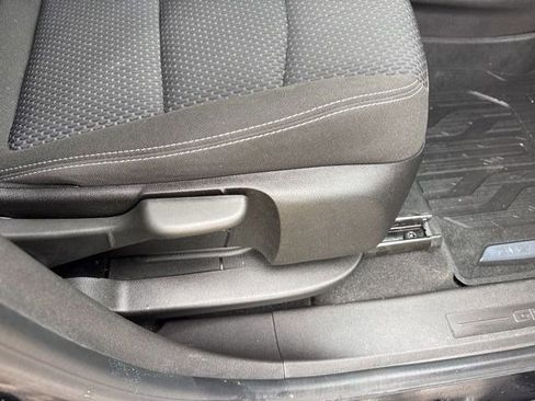 Used 2024 GMC Terrain SLE w/ Driver Convenience Package image 40