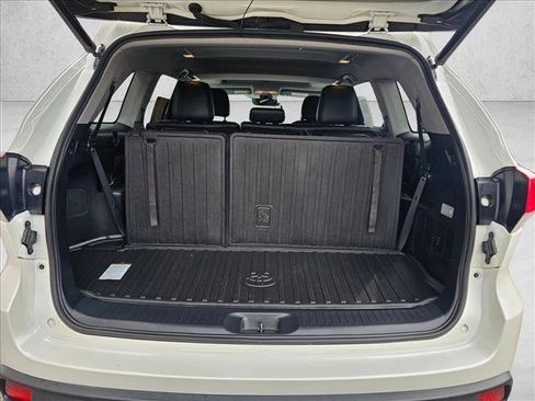 Used 2018 Toyota Highlander XLE AWD/4WD image 12