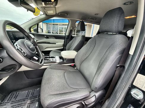 Used 2022 Kia Carnival LX FWD image 13