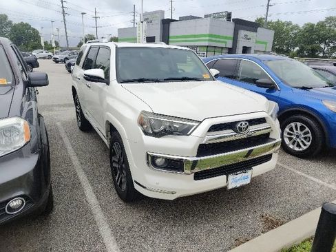 Used 2014 Toyota 4Runner Limited AWD/4WD image 18