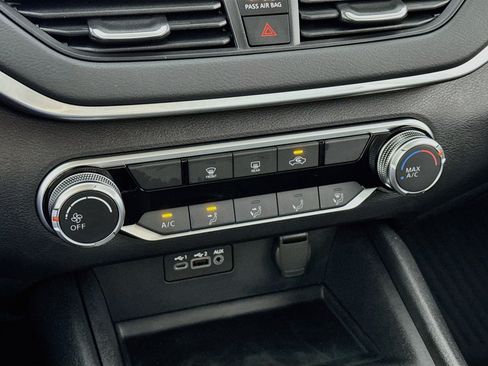 Used 2025 Nissan Altima 2.5 S FWD image 14