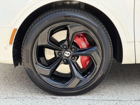 Certified 2023 Bentley Bentayga AWD/4WD image 6