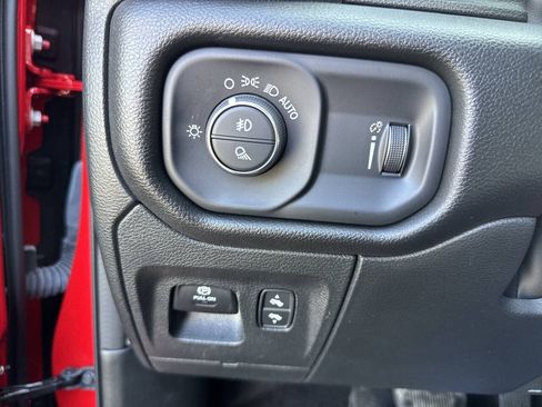 Used 2023 RAM 1500 Big Horn AWD/4WD image 39