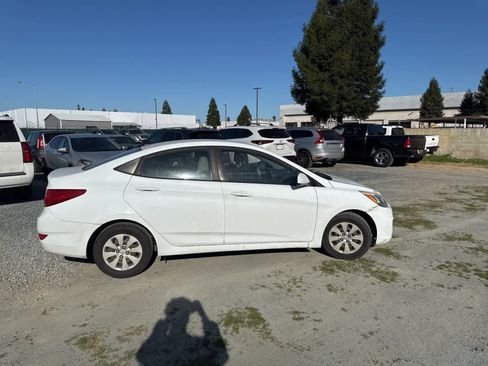 Used 2016 Hyundai Accent SE w/ Option Group 02 image 4