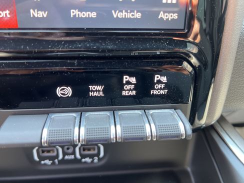 Used 2024 RAM 2500 Big Horn w/ Night Edition AWD/4WD image 43