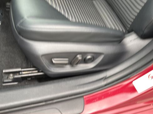 Used 2018 Toyota Camry SE w/ Convenience Package FWD image 30