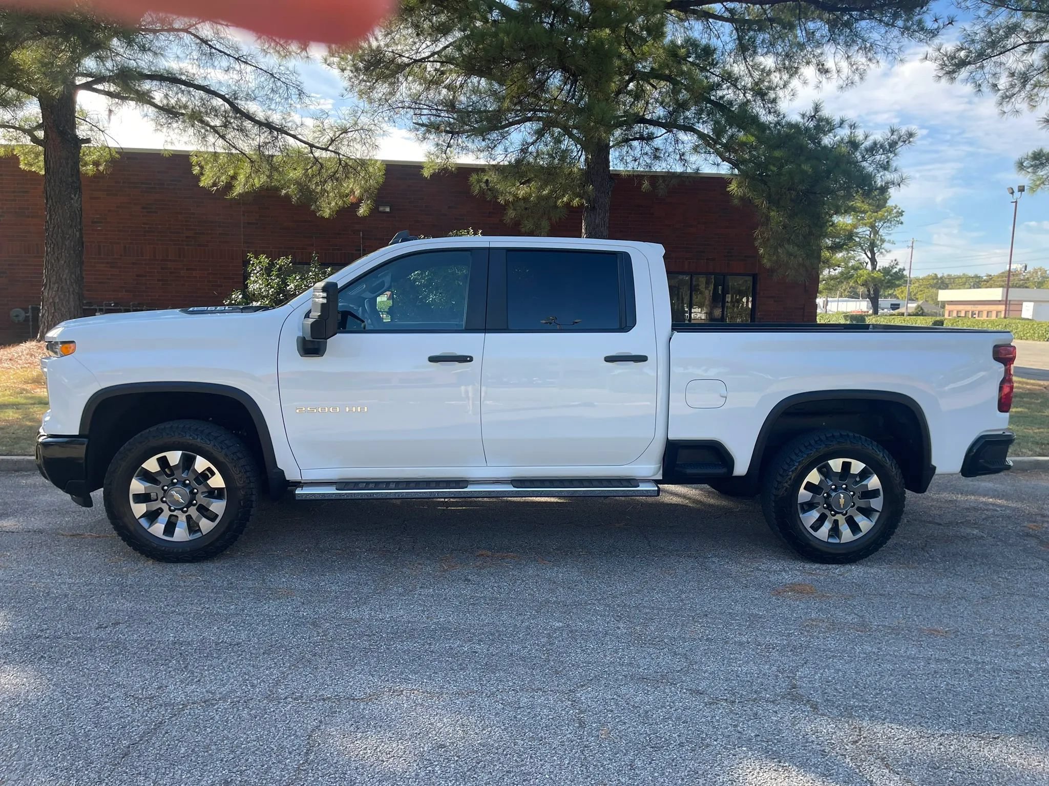 Used 2024 Chevrolet Silverado 2500 Custom w/ Custom Value Package RWD image 2