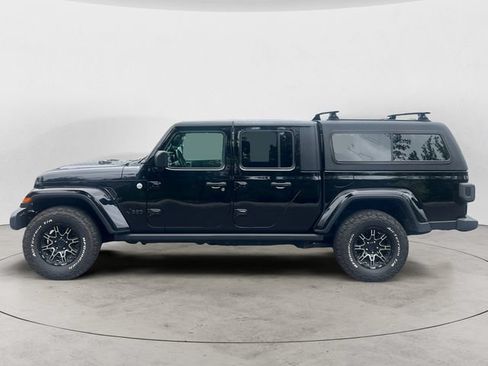 Used 2021 Jeep Gladiator Sport AWD/4WD image 2