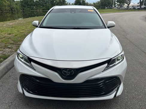 Used 2020 Toyota Camry LE FWD image 9