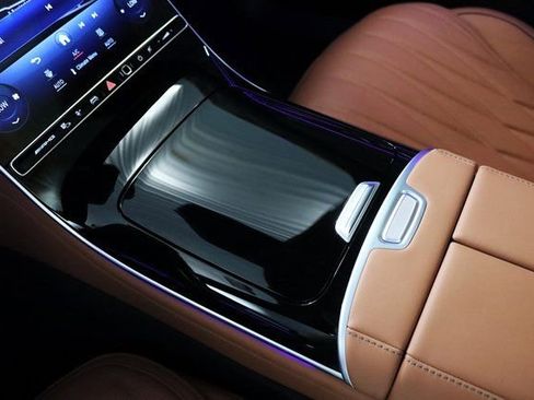 Used 2024 Mercedes-Benz S 63 AMG S w/ Carbon Fiber Exterior Package image 32
