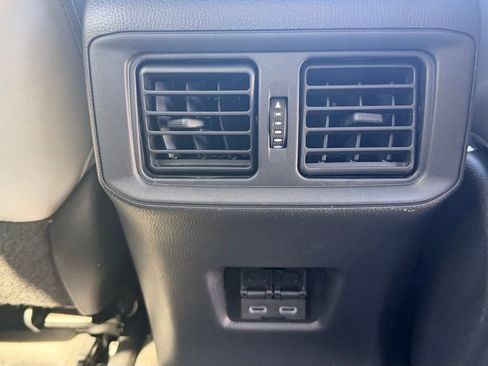 Used 2022 Toyota RAV4 XLE Premium image 18