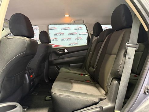 Used 2019 Nissan Pathfinder SV image 32