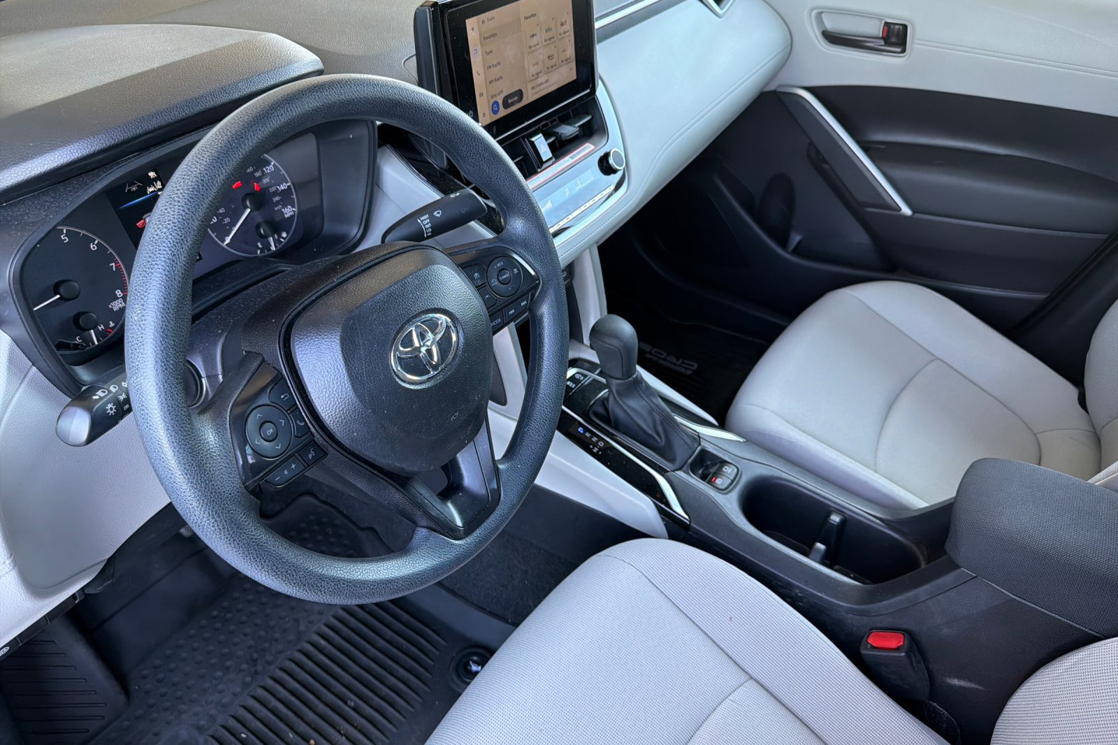 Used 2025 Toyota Corolla Cross L FWD image 12