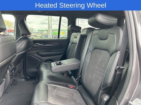 Used 2024 Jeep Grand Cherokee Altitude image 12