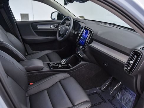 Used 2025 Volvo XC40 B5 Ultra w/ Climate Package image 15