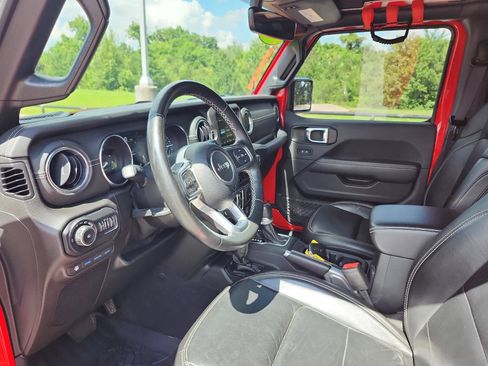 Used 2021 Jeep Wrangler Unlimited Sahara w/ Cold Weather Group AWD/4WD image 13
