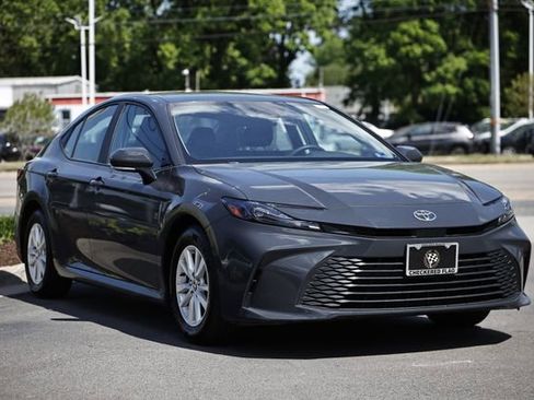 Used 2025 Toyota Camry LE FWD image 13
