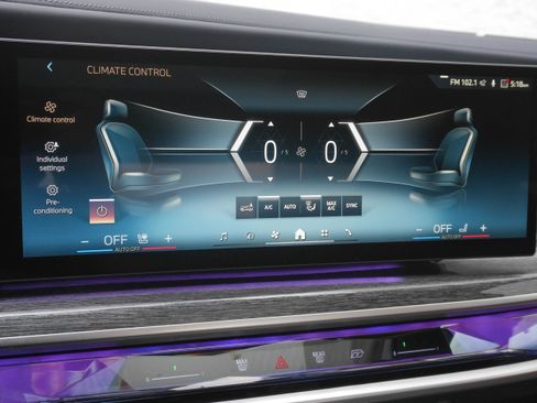Certified 2023 BMW i7 xDrive60 AWD/4WD image 22