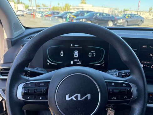 Used 2025 Kia Sportage LX image 27
