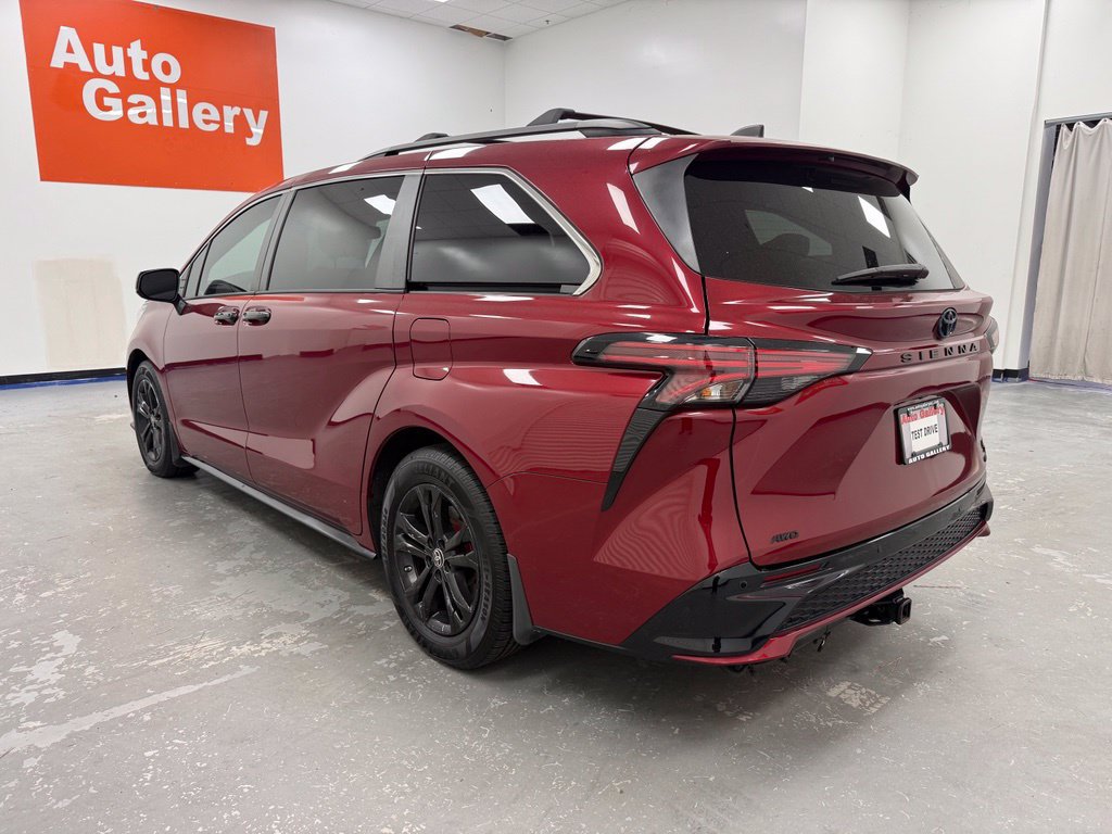 Used 2022 Toyota Sienna XSE w/ XSE Plus Package AWD/4WD image 6