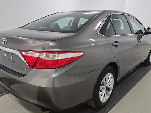 Used 2017 Toyota Camry LE FWD image 3