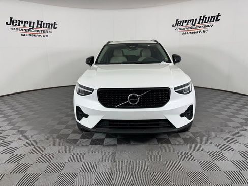 Used 2023 Volvo XC40 B5 Plus w/ Protection Package Premier image 7