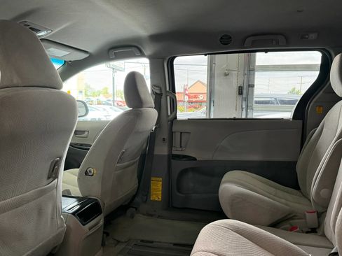 Used 2012 Toyota Sienna LE FWD image 26