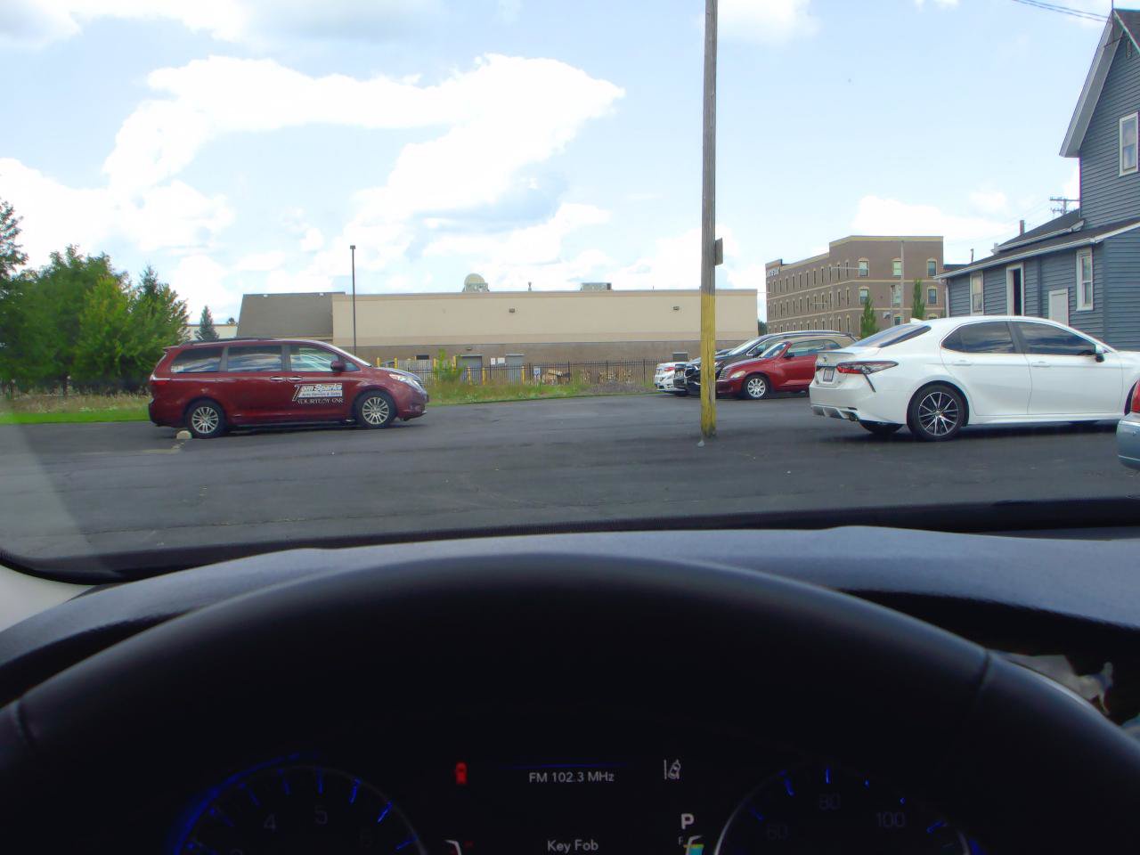 Used 2023 Chrysler Pacifica Limited FWD image 18