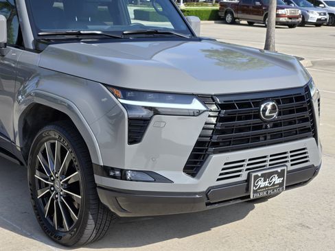 Used 2025 Lexus GX 550 w/ Accessory Package (2T) image 9