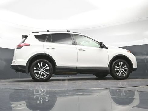 Used 2017 Toyota RAV4 LE FWD image 27