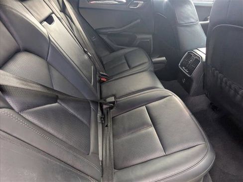 Used 2023 Porsche Macan image 21