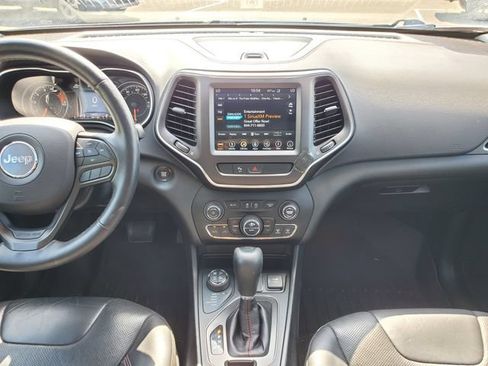 Used 2019 Jeep Cherokee Trailhawk AWD/4WD image 16