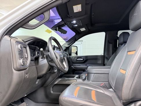 Used 2022 GMC Sierra 2500 AT4 w/ AT4 Premium Plus Package AWD/4WD image 17
