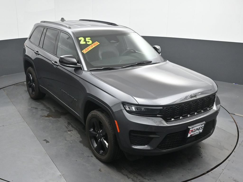 Used 2025 Jeep Grand Cherokee Altitude AWD/4WD image 34