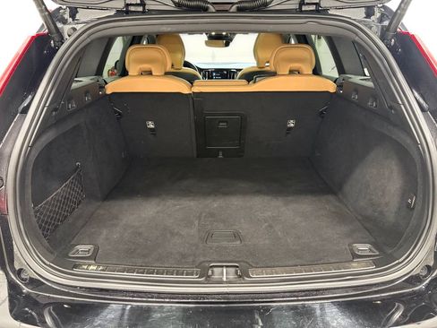Used 2022 Volvo V60 T5 Cross Country w/ Lounge Package AWD/4WD image 14