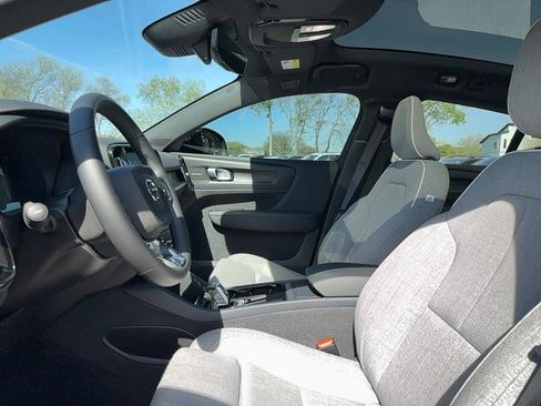 Used 2023 Volvo C40 P8 Recharge Ultimate w/ Protection Package Premier image 9