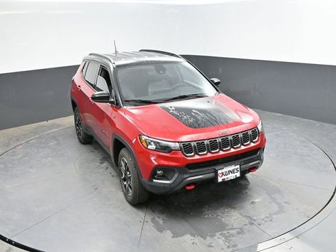Used 2025 Jeep Compass Trailhawk AWD/4WD image 38