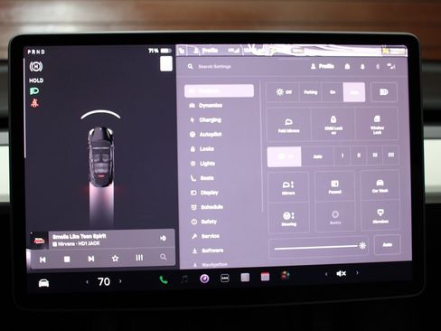 Used 2021 Tesla Model Y Long Range image 17