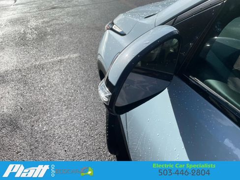 Used 2022 Chevrolet Bolt EUV LT w/ Convenience Package image 14