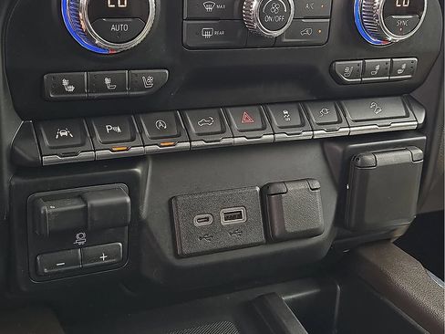 Used 2020 GMC Sierra 1500 SLT w/ SLT Premium Plus Package AWD/4WD image 30