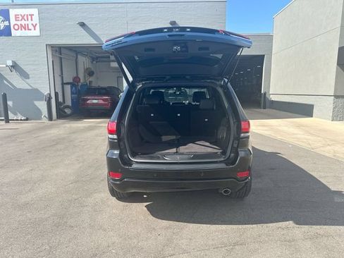 Used 2018 Jeep Grand Cherokee Altitude AWD/4WD image 26