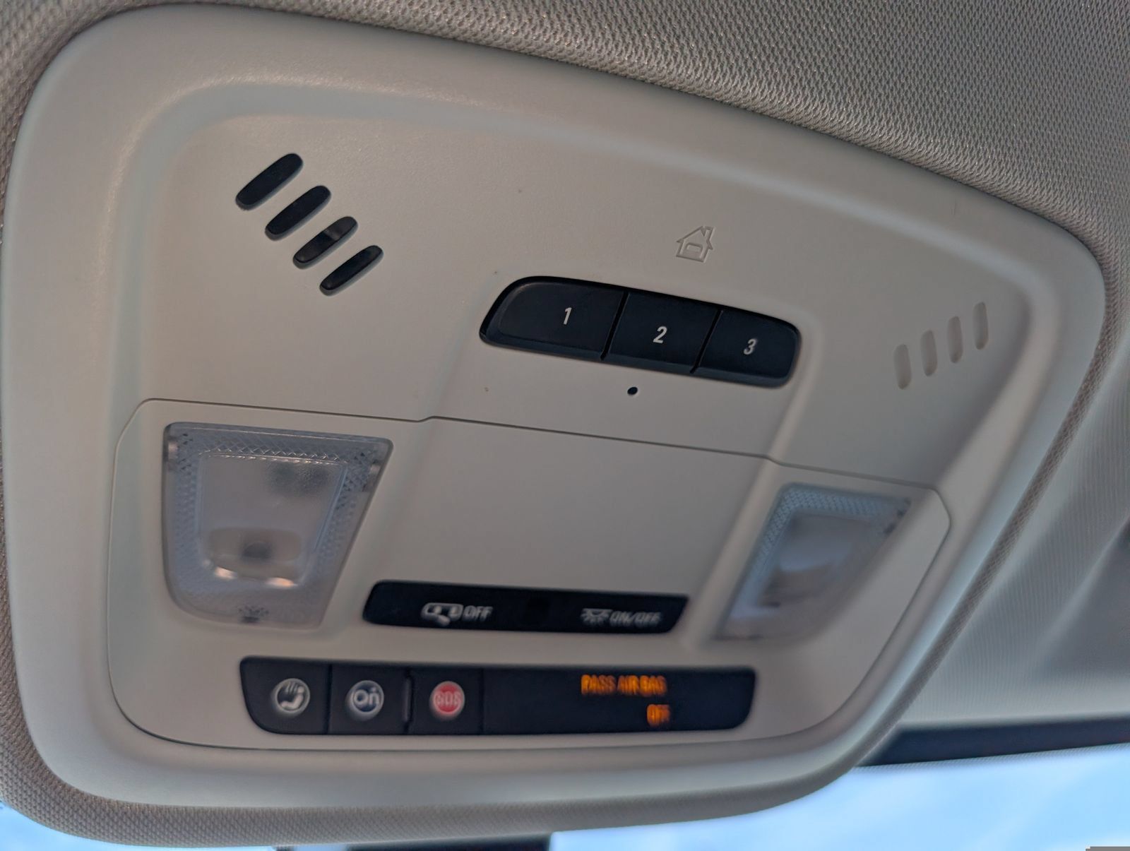 Used 2018 Chevrolet Traverse LT FWD image 16